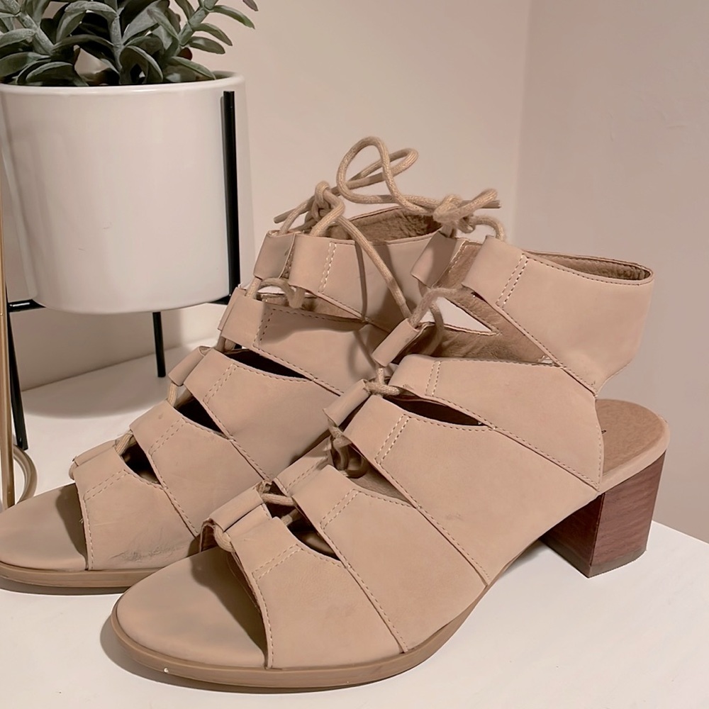 Girls tan lace-up block heels